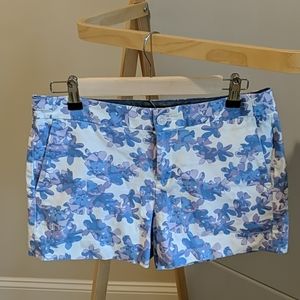 Flowery casual shorts